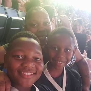 Meet your Posher, Ebony