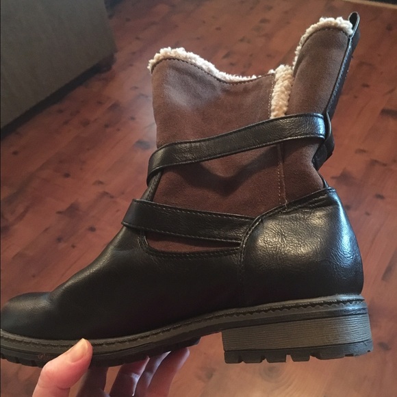 American Eagle Boots - Picture 2 of 4