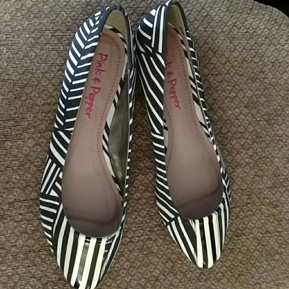 Black and white stripe pointy flats