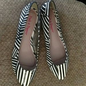 Black and white stripe pointy flats