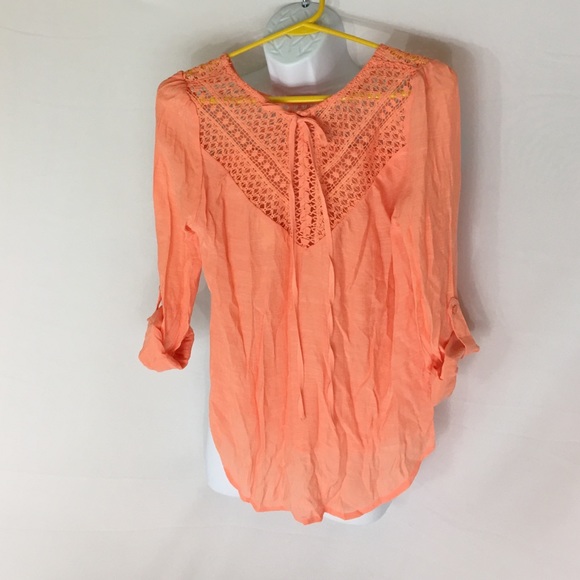 Brand NEW BLU PEPPER Women's Roll Up Sleeve Top