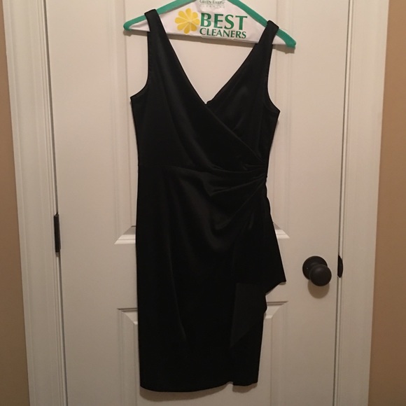 Stunning White House Black Market Dress