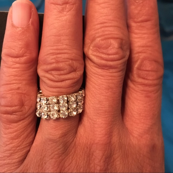 🎉🗣🎏 Bling Ring - Picture 4 of 4