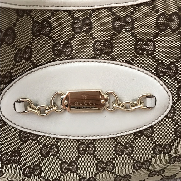 Authentic Gucci handbag. Need to sell 😢 - Picture 2 of 4