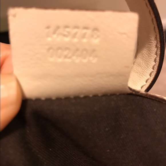 Authentic Gucci handbag. Need to sell 😢 - Picture 4 of 4
