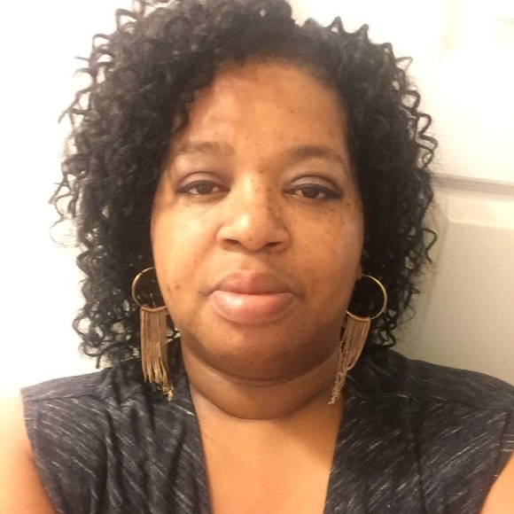 Meet your Posher, Shelia - Picture 1 of 1