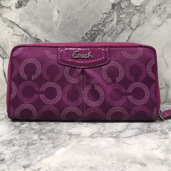 Coach Wallet.. Color violet