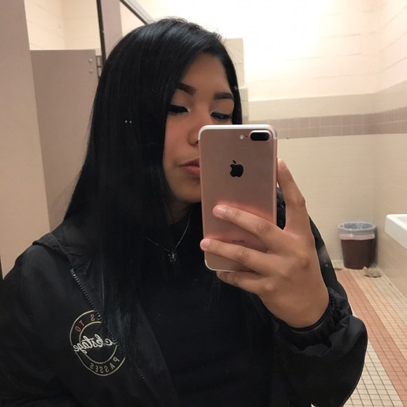 Meet your Posher, Lorena