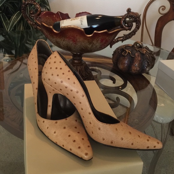 DESIGNER STUART WEITZMAN