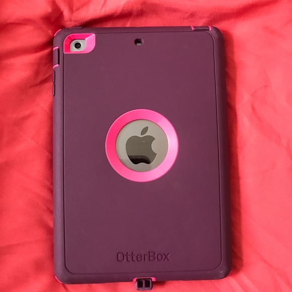 iPad Mini 3 with Otterbox case and charger - Picture 2 of 3