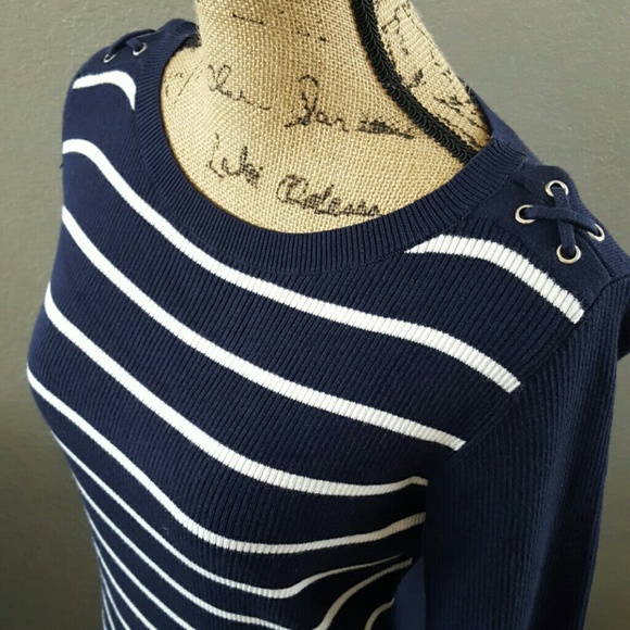 💥SOLD!! 💥STRIPES SWEATER - Picture 3 of 3