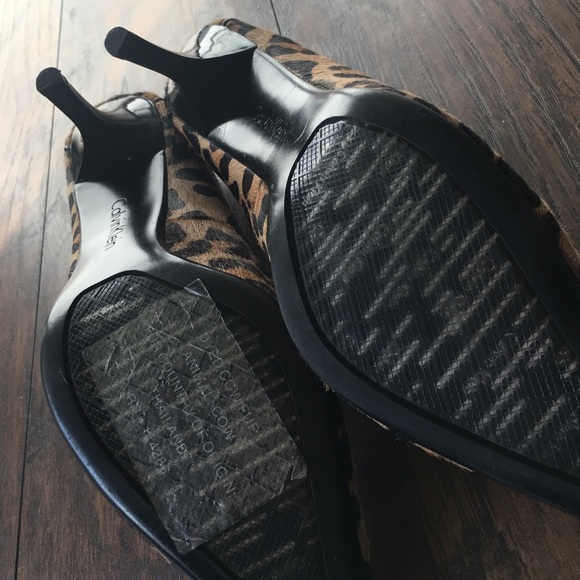 Like NEW Calvin Klein calf hair Pumps 8.5 M - Picture 2 of 4
