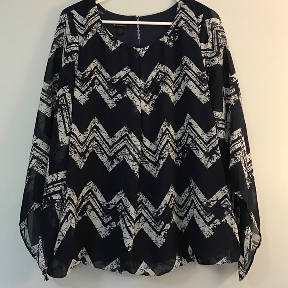 new directions Tops - Navy & cream silky top