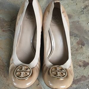 Tory Burch Caroline wedge nude patent