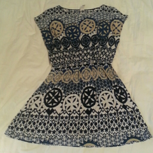 Flowy dress - Picture 1 of 3