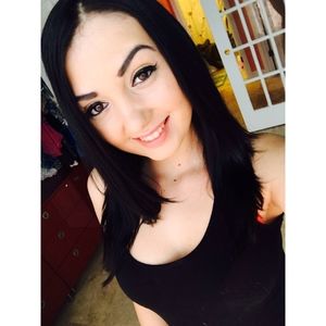 Meet your Posher, Xhulia