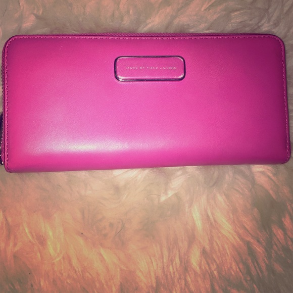 MARC JACOBS large pink wallet