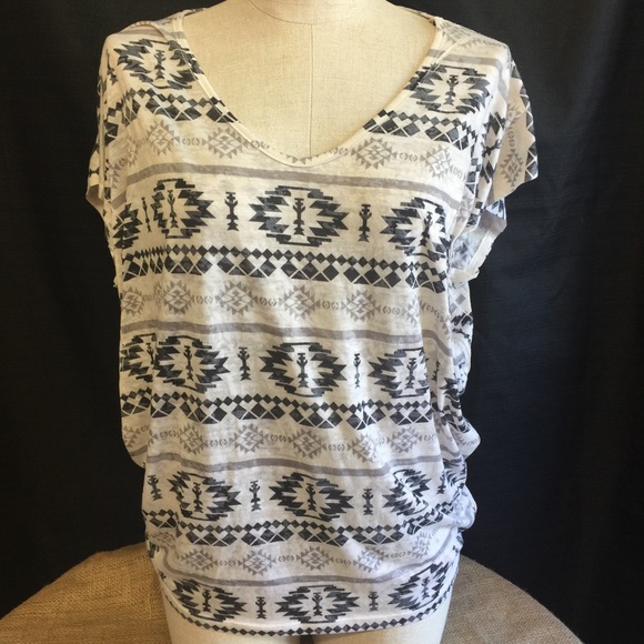 Forever 21 small geometric print shirt Small