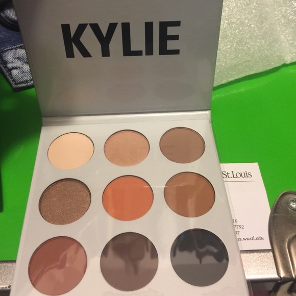 Authentic Kylie Bronze Pallette SOLD - Picture 4 of 4