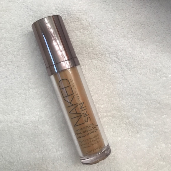 Naked skin weightless Definition liquid makeup