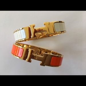H yellow gold plated orange and white enamel 17 cm
