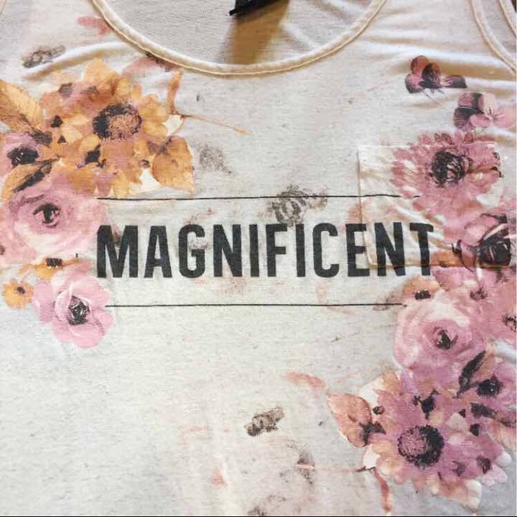 Magnificent Flowered Tank $4 shipping on Ⓜ️ercari - Picture 2 of 3