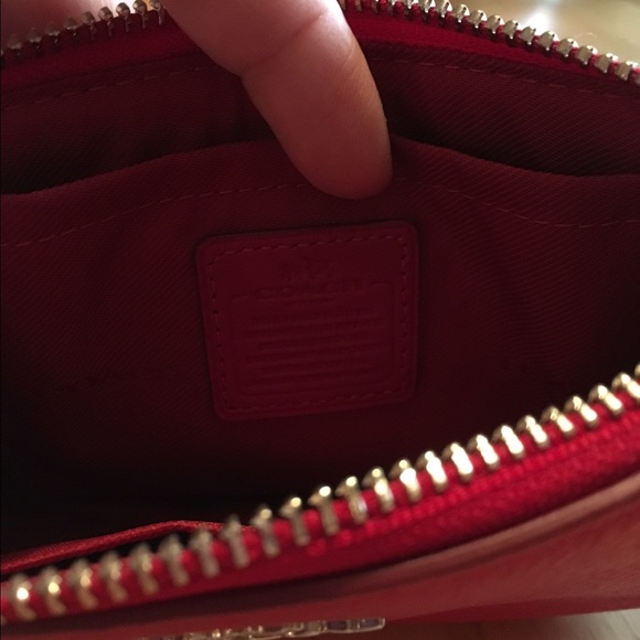 Vintage Y2K Era Coach Wristlet in Burgundy Red Leather - Top  Brand new, never used red leather Coach clutch