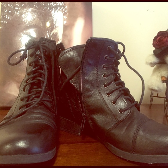 Steve Madden black boot