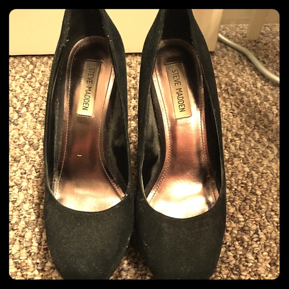 Steve Madden suede pumps