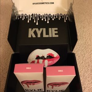 Unopened Smile Lipkit by Kylie