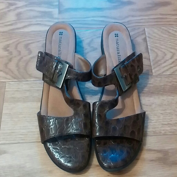 Women's Naturalizer Brown sandals size 6