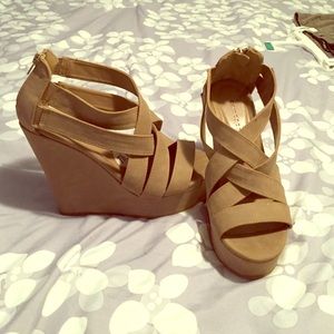 Nude wedges