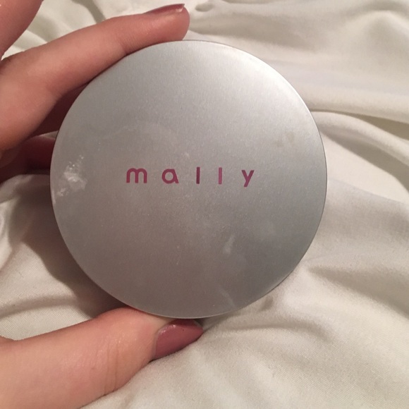 Mally powder foundation age rebel