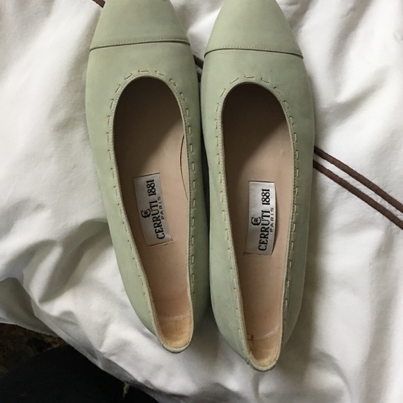 Mint colored shoes! Beautiful!