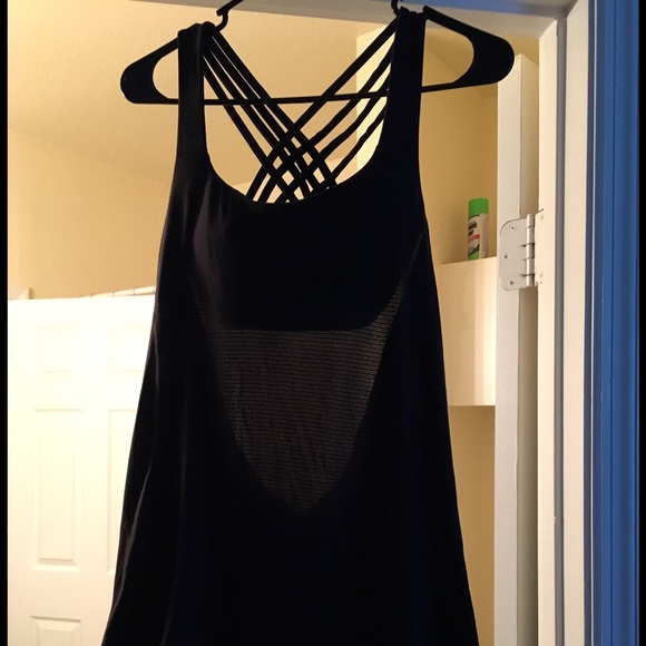 Lululemon free to be wild tank 6.  NWOT.