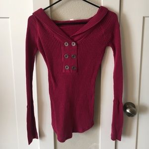 Hooded magenta knit shirt