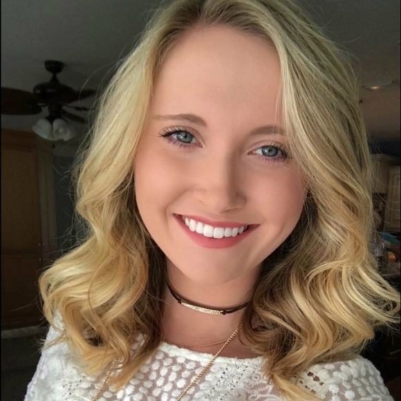 Meet your Posher, Brittney - Picture 1 of 1