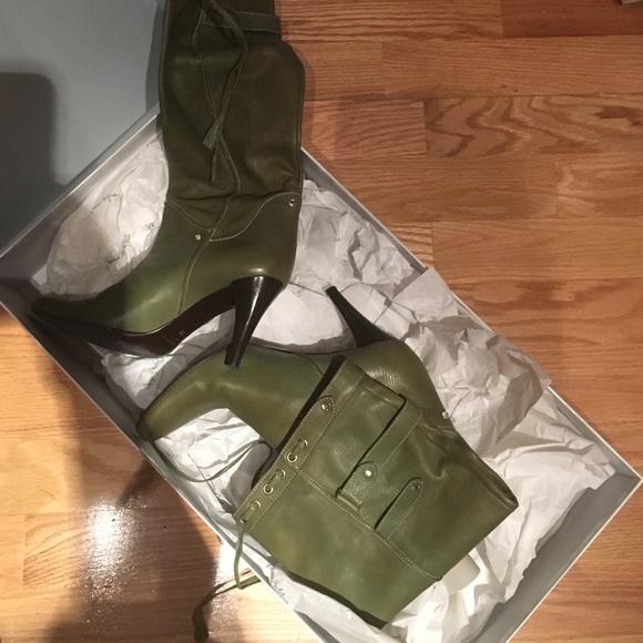 Boots - Picture 3 of 3