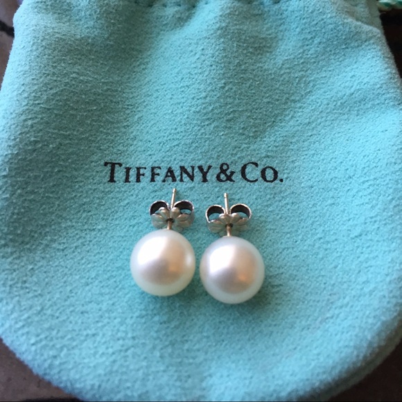 ~~SOLD~~ Tiffany pearl earrings