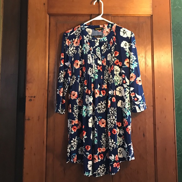 Navy Floral Notch Neck Pin Tuck Tunic NWT