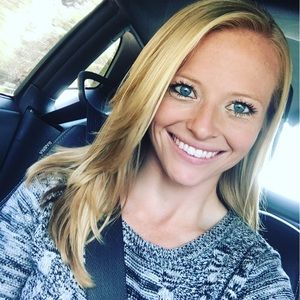 Meet your Posher, Caitlin