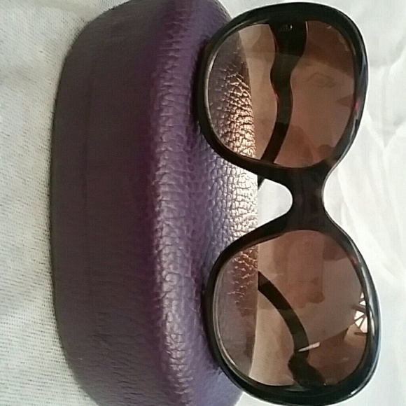 PRADA - Picture 2 of 4