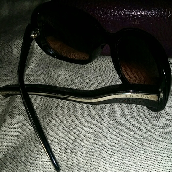 PRADA - Picture 4 of 4