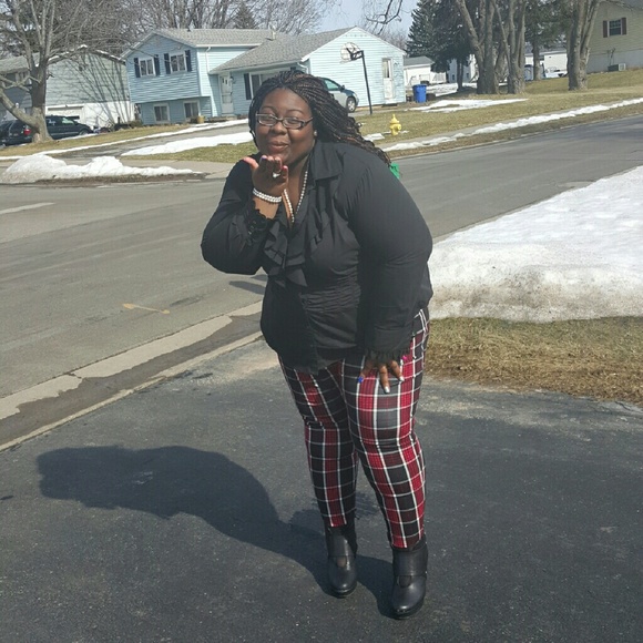 Meet your Posher, Monique - Picture 2 of 2