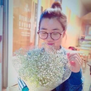 Meet your Posher, Esther