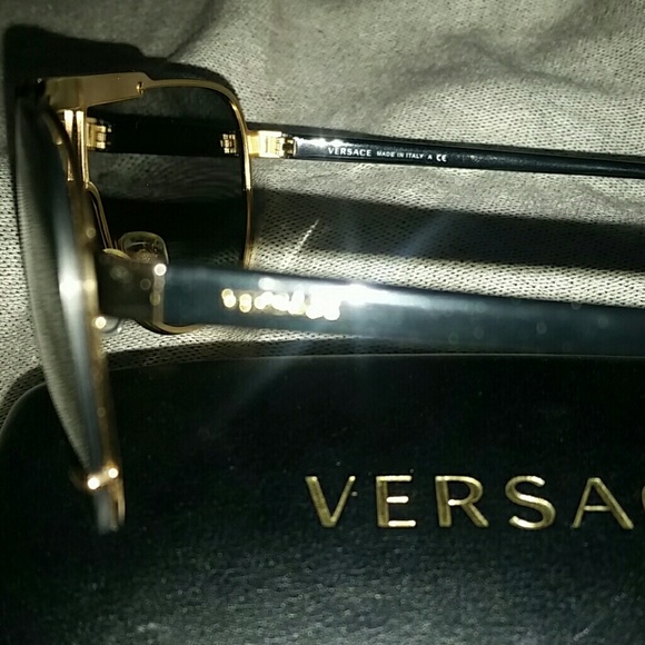 VERSACE - Picture 2 of 4
