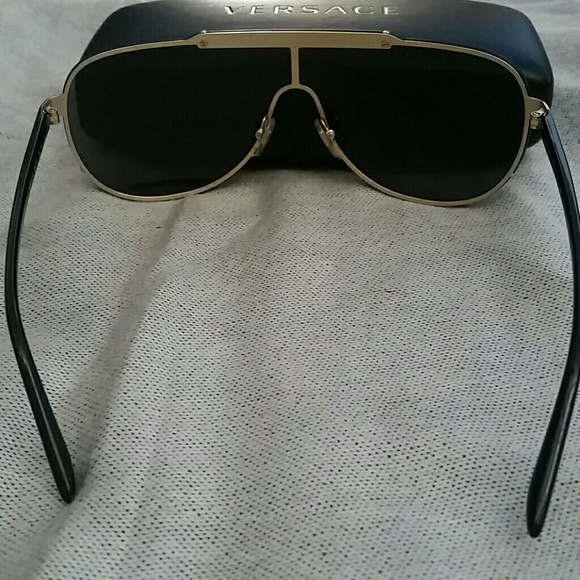 VERSACE - Picture 3 of 4