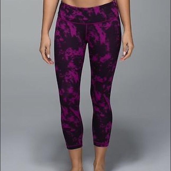 Lululemon wunder under crop. RARE. Size 6!