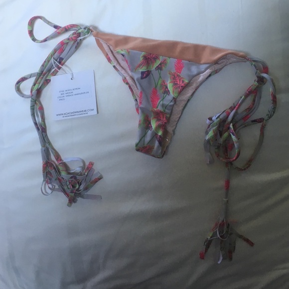 Acacia ni'ihau bottoms Medium