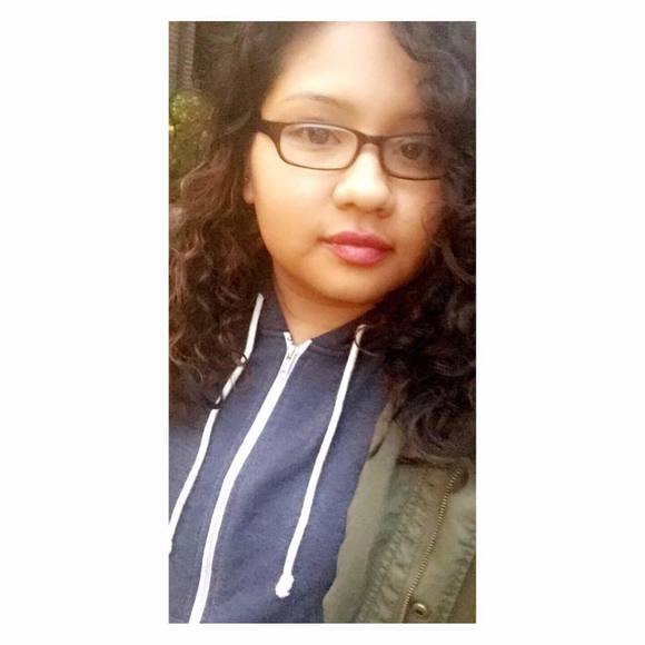 Meet your Posher, Thalia